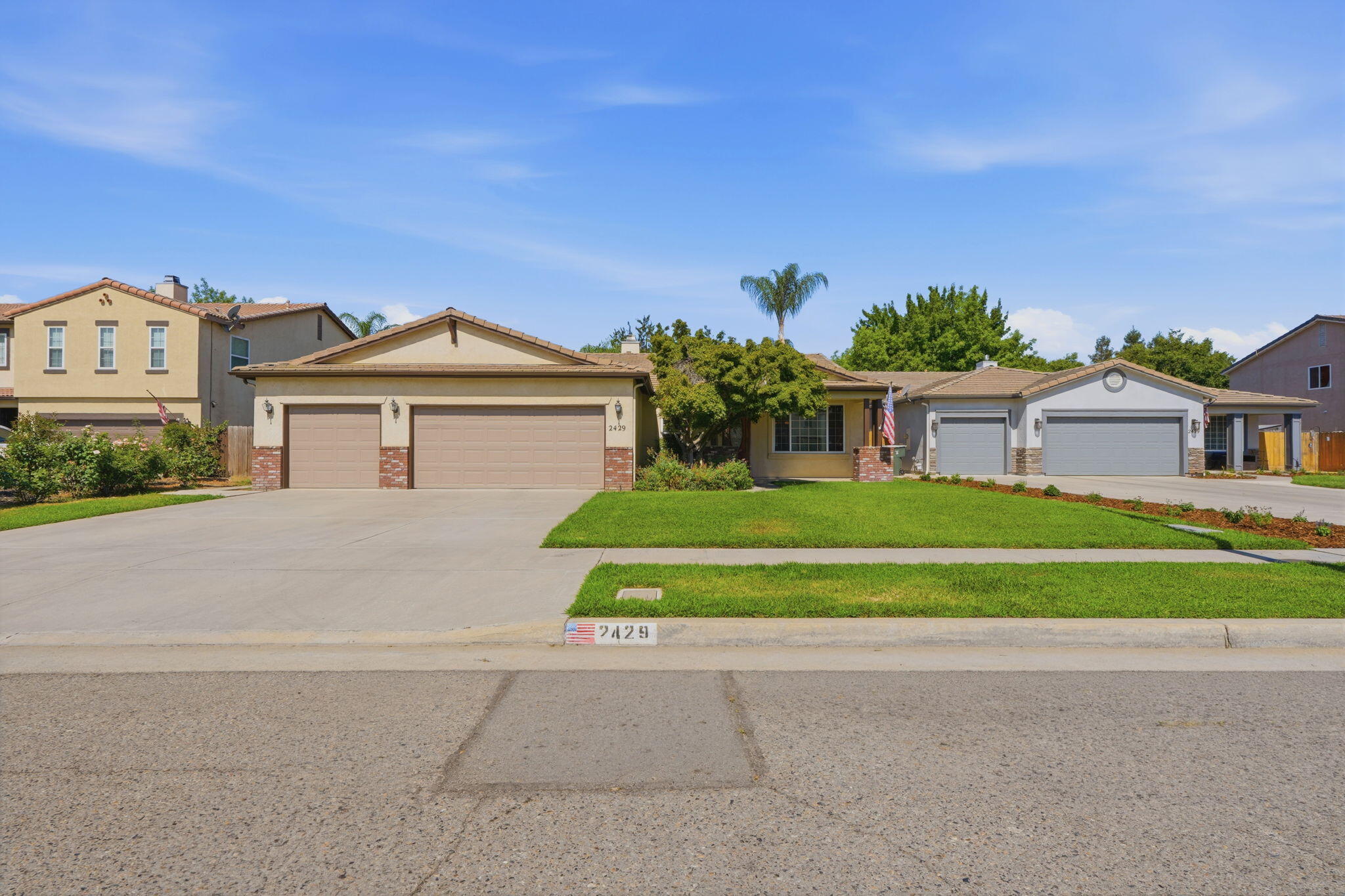 2429 N Oak Grove St, Visalia, CA 93291
