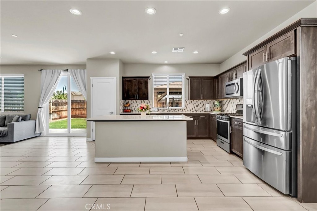 4154 N Sandrini Ave, Fresno, CA 93723