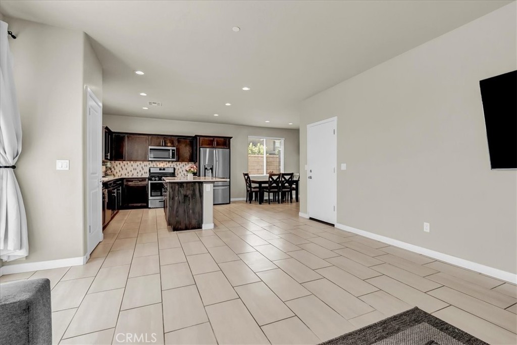 4154 N Sandrini Ave, Fresno, CA 93723