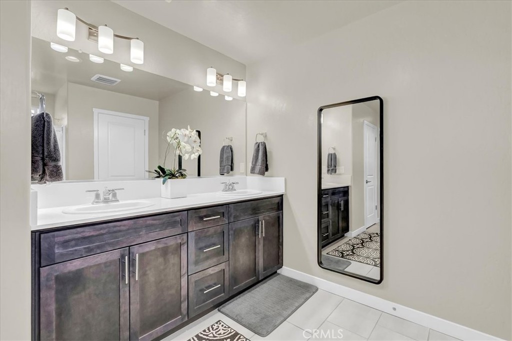 4154 N Sandrini Ave, Fresno, CA 93723