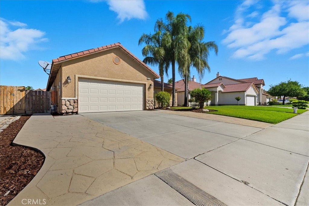 2104 Franklin Way, Hanford, CA 93230