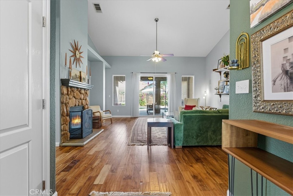 2104 Franklin Way, Hanford, CA 93230
