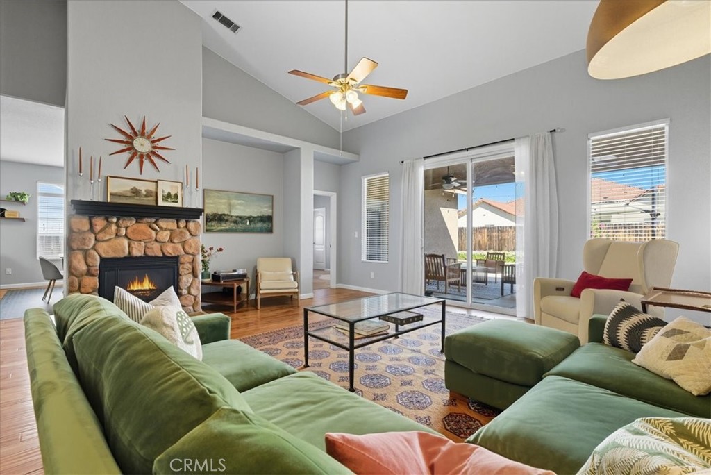 2104 Franklin Way, Hanford, CA 93230
