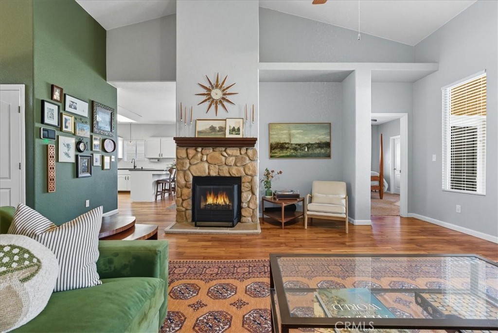 2104 Franklin Way, Hanford, CA 93230