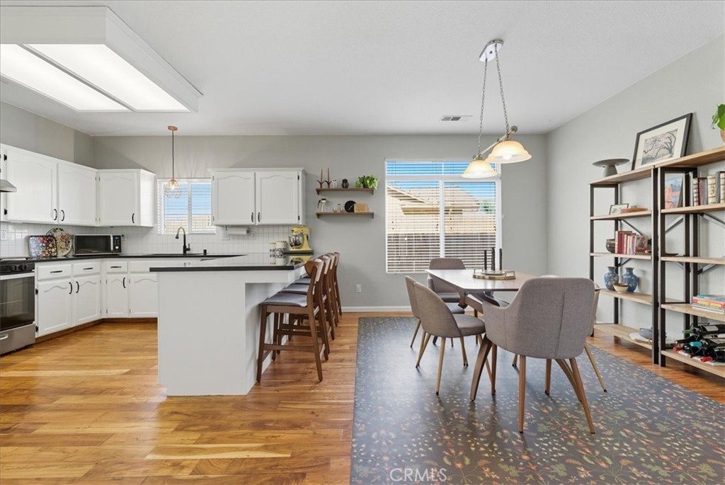 2104 Franklin Way, Hanford, CA 93230