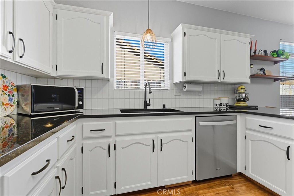 2104 Franklin Way, Hanford, CA 93230