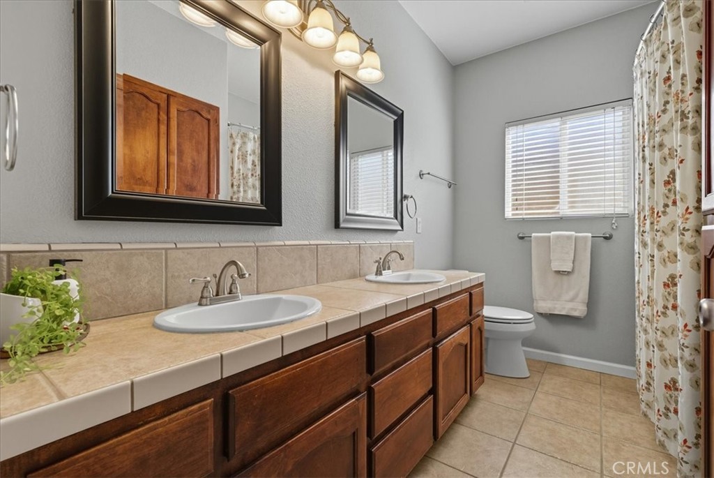 2104 Franklin Way, Hanford, CA 93230