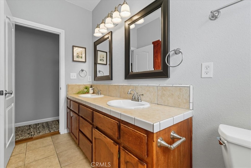 2104 Franklin Way, Hanford, CA 93230