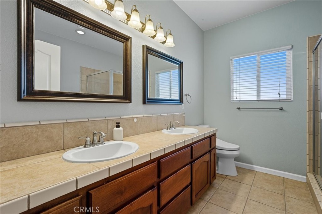 2104 Franklin Way, Hanford, CA 93230