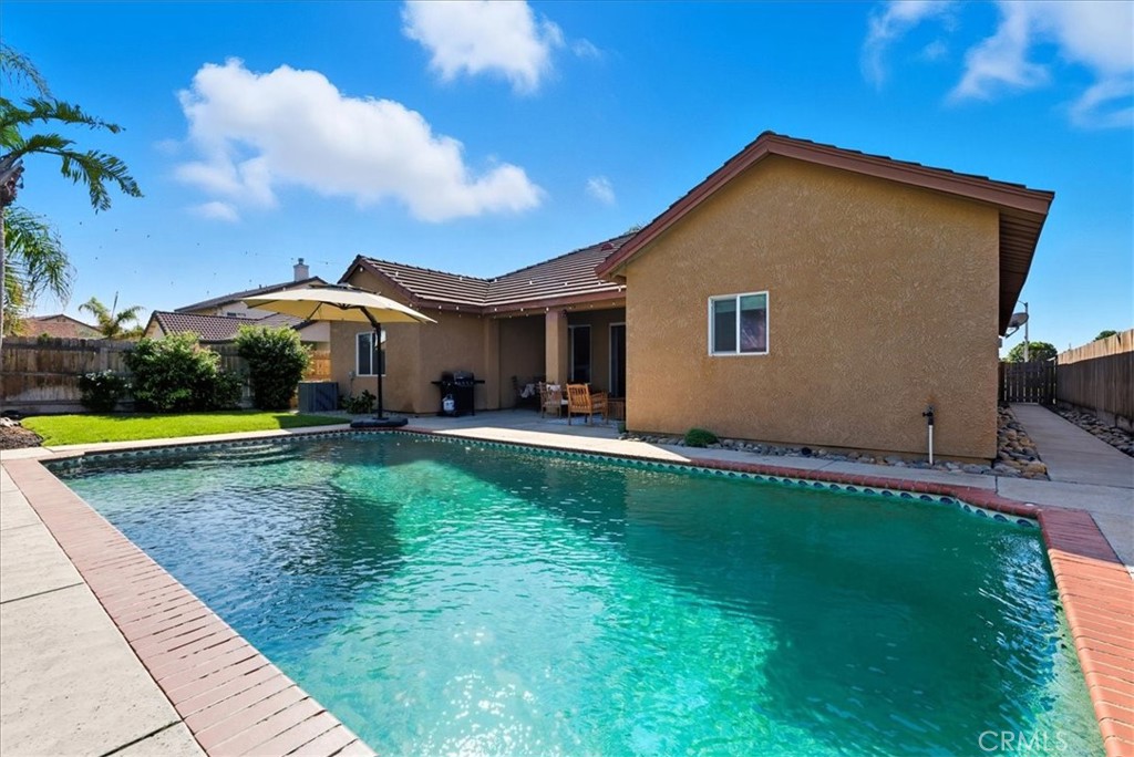 2104 Franklin Way, Hanford, CA 93230