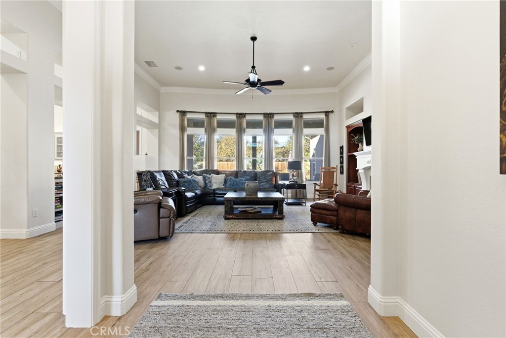 170 W Pioneer Way, Hanford, CA 93230