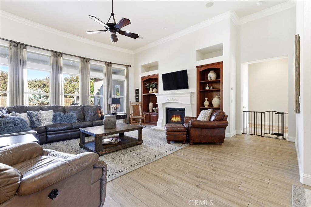 170 W Pioneer Way, Hanford, CA 93230