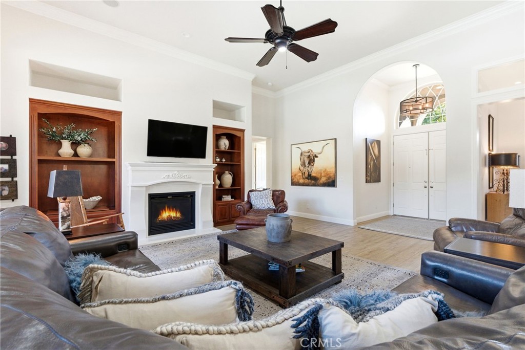 170 W Pioneer Way, Hanford, CA 93230