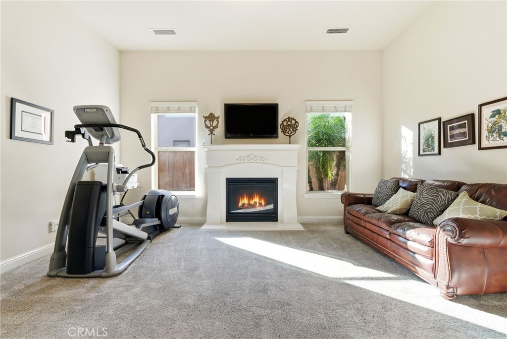 170 W Pioneer Way, Hanford, CA 93230