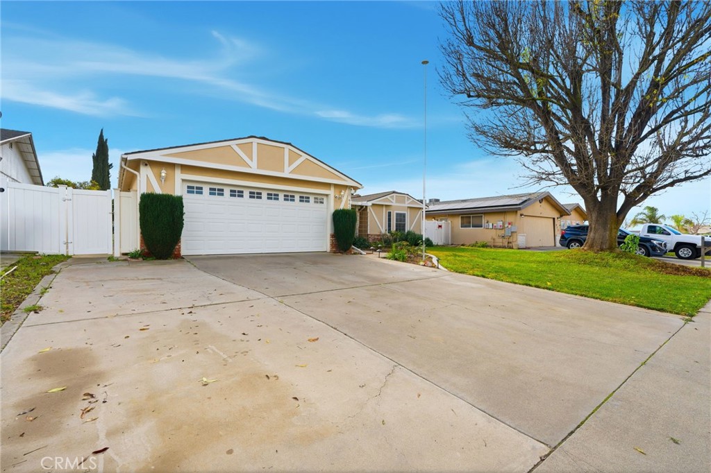 905 Redwood, Lemoore, CA 93245