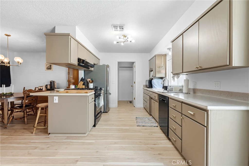 905 Redwood, Lemoore, CA 93245