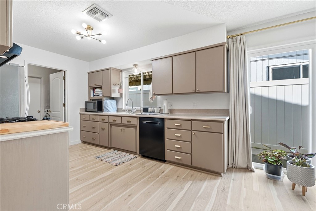 905 Redwood, Lemoore, CA 93245