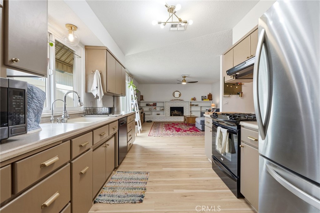 905 Redwood, Lemoore, CA 93245