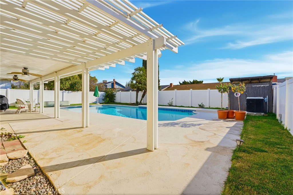 905 Redwood, Lemoore, CA 93245