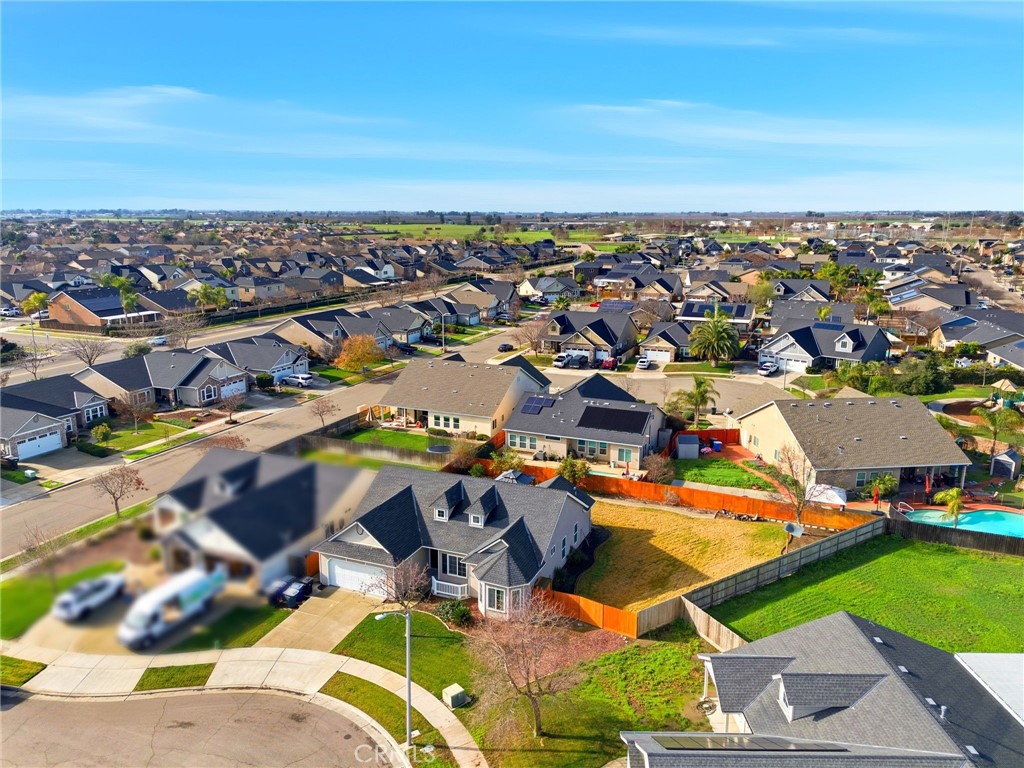 1206 N Kaplan Pl, Hanford, CA 93230