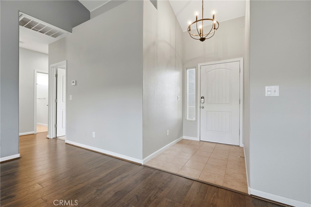 1206 N Kaplan Pl, Hanford, CA 93230