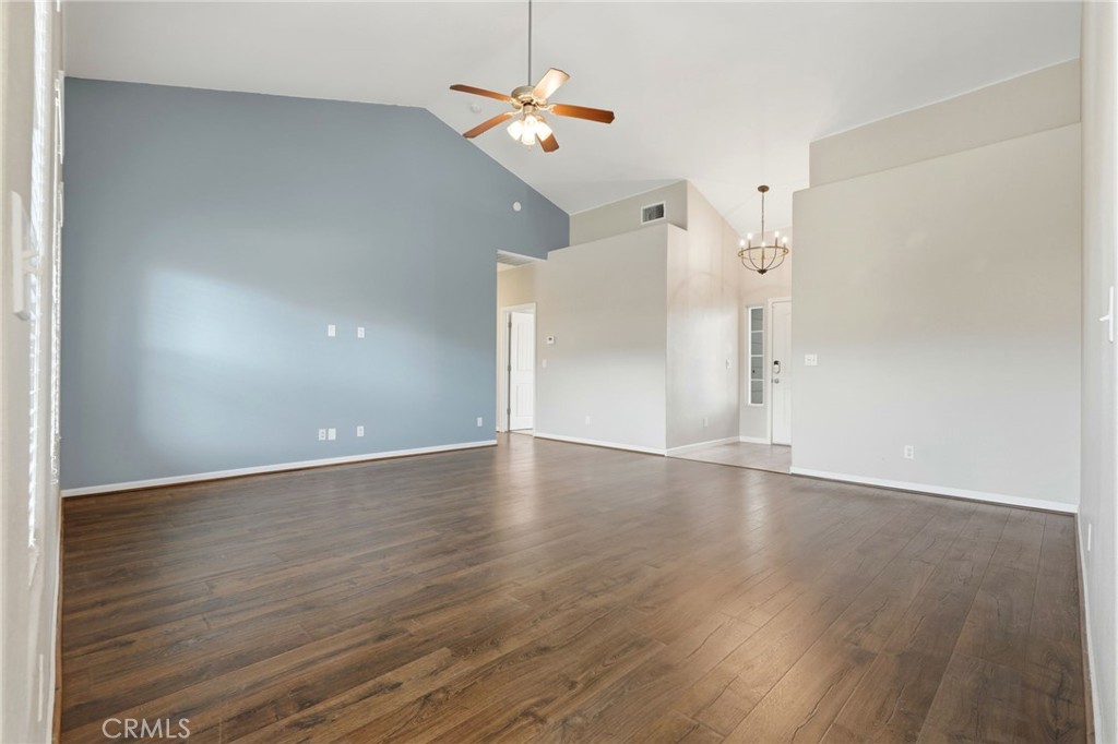 1206 N Kaplan Pl, Hanford, CA 93230