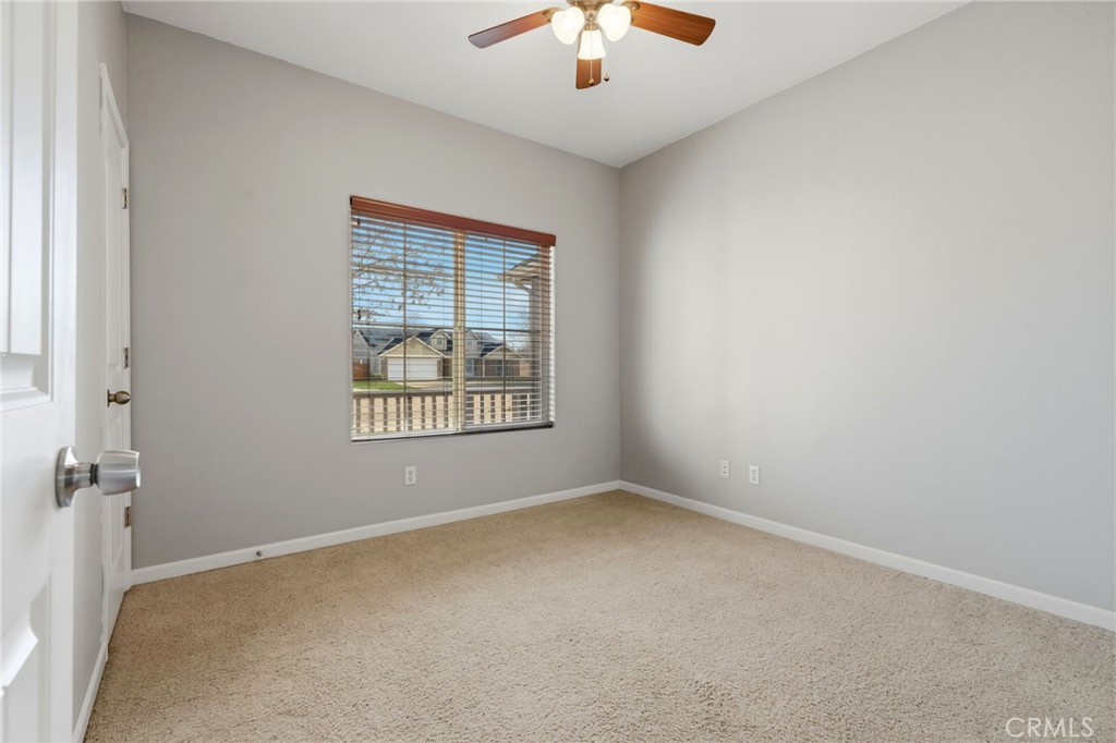 1206 N Kaplan Pl, Hanford, CA 93230