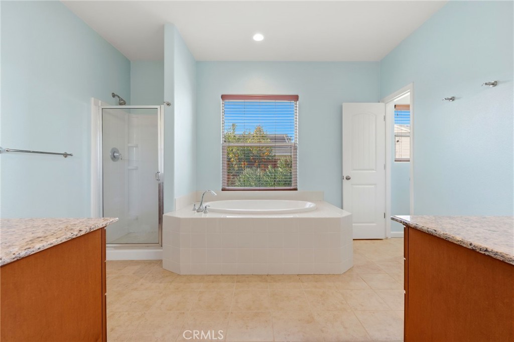 1206 N Kaplan Pl, Hanford, CA 93230