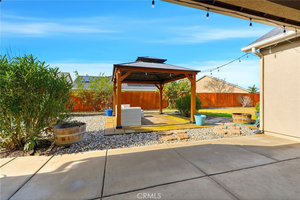 1206 N Kaplan Pl, Hanford, CA 93230