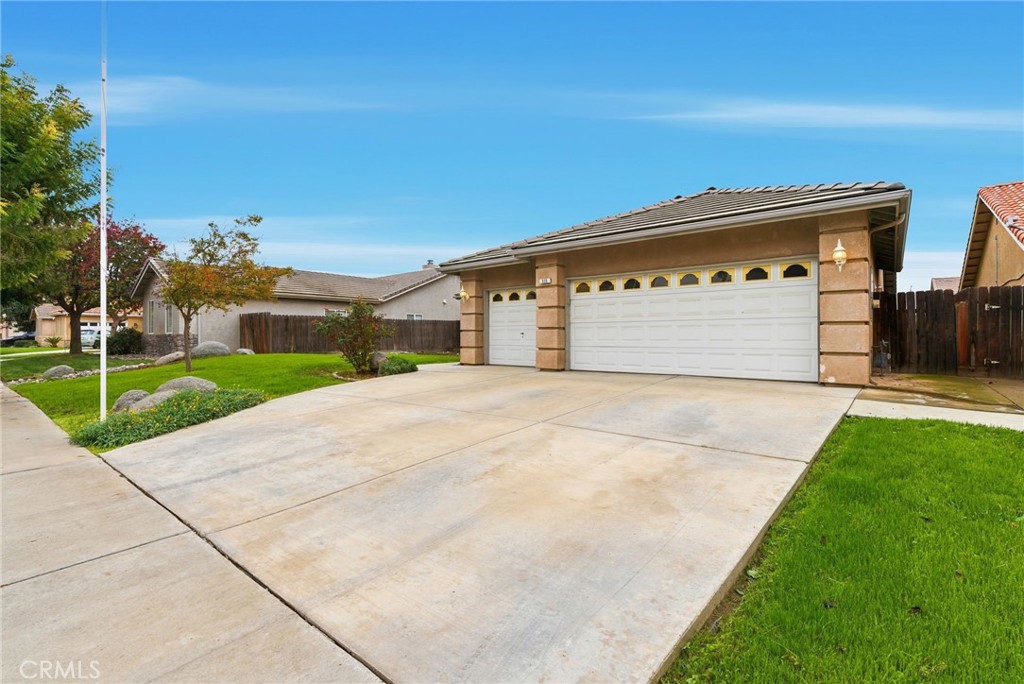 535 Mallard, Lemoore, CA 93245