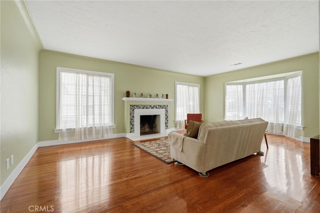 1647 N Harrison, Fresno, CA 93704