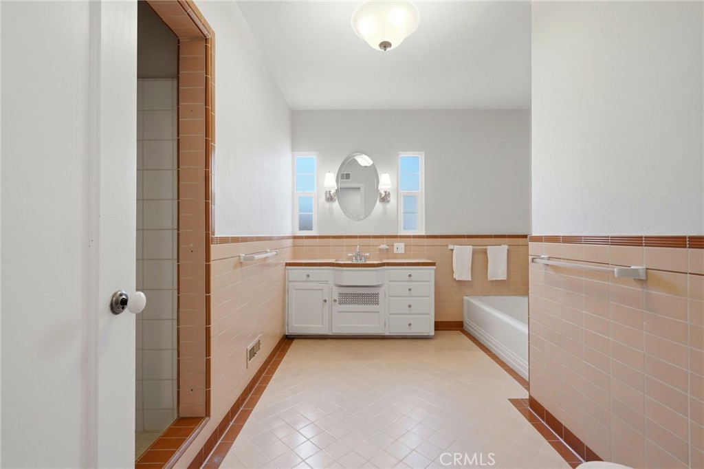 1647 N Harrison, Fresno, CA 93704