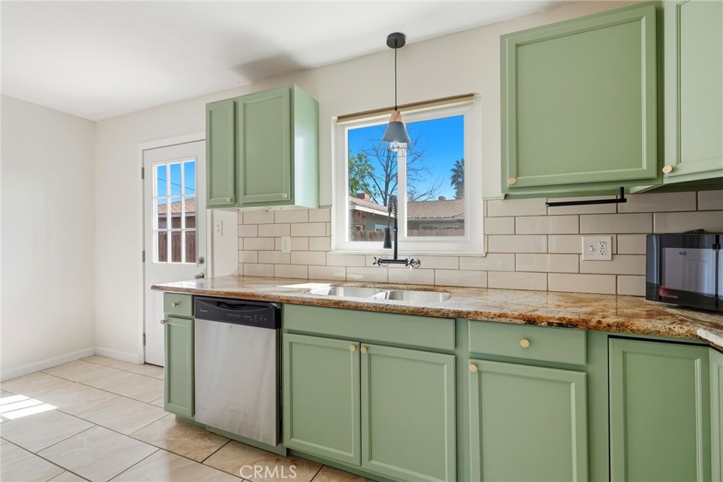 1931 N Douty, Hanford, CA 93230