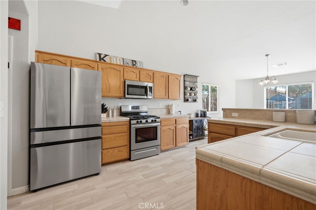 1849 W Spring Crest, Hanford, CA 93230