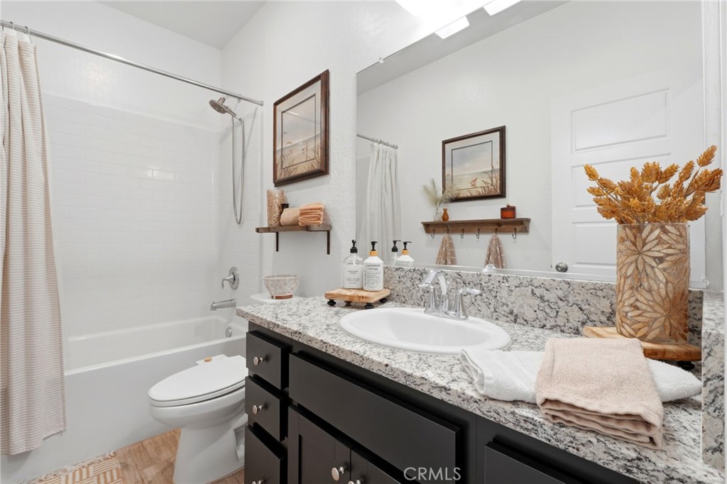 2587 W Heather, Hanford, CA 93230