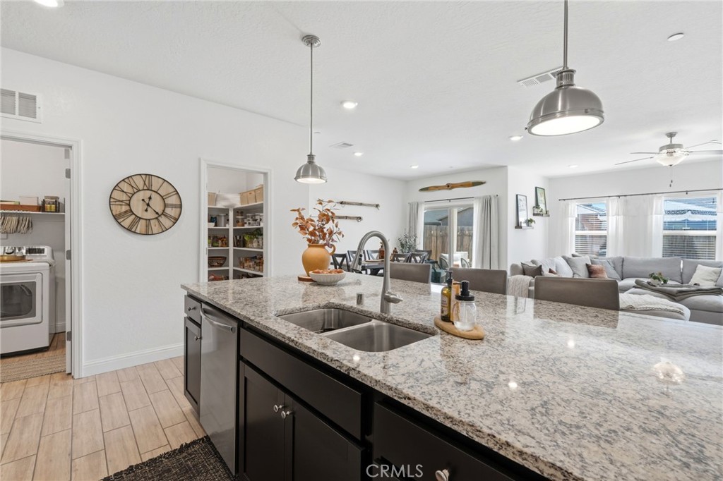 2587 W Heather, Hanford, CA 93230