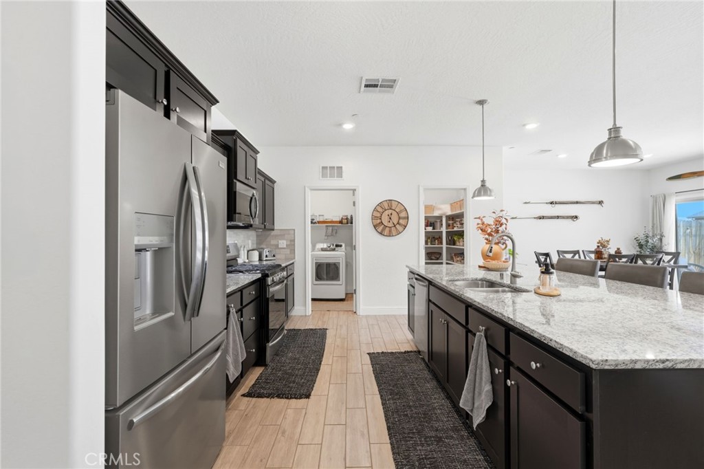 2587 W Heather, Hanford, CA 93230