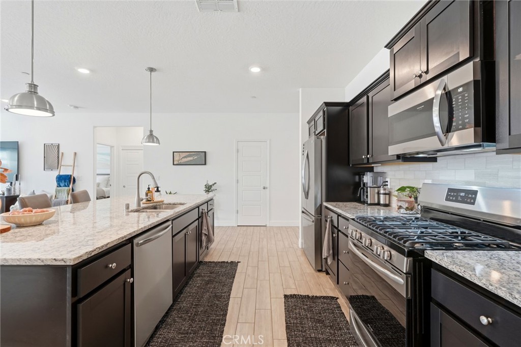 2587 W Heather, Hanford, CA 93230