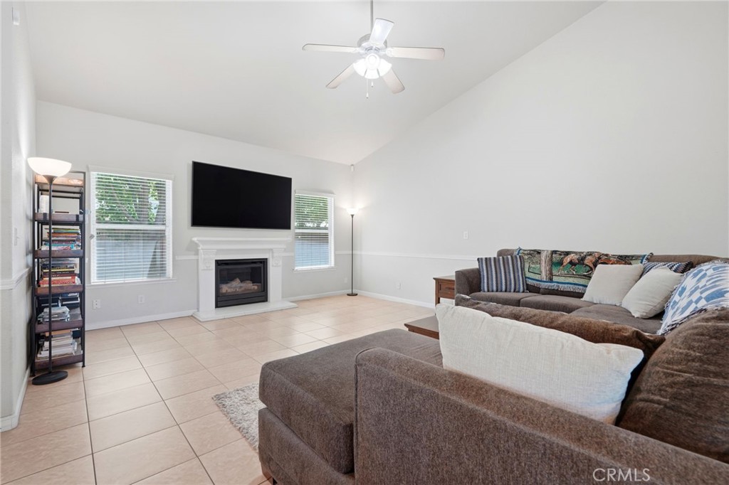 4651 W Morris Ave, Fresno, CA 93722