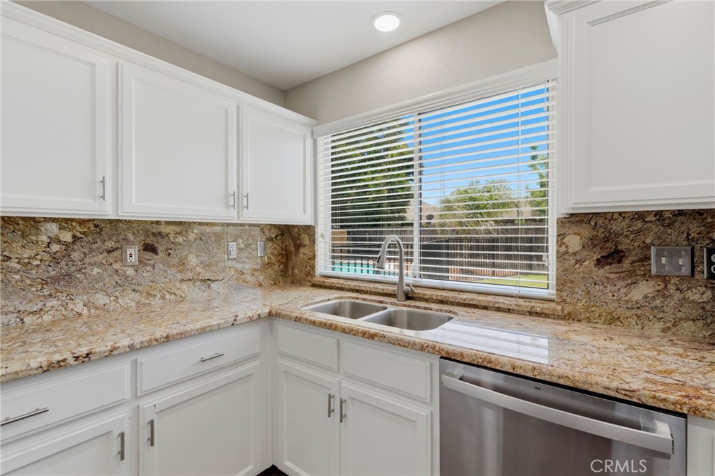 917 Margaret, Hanford, CA 93230