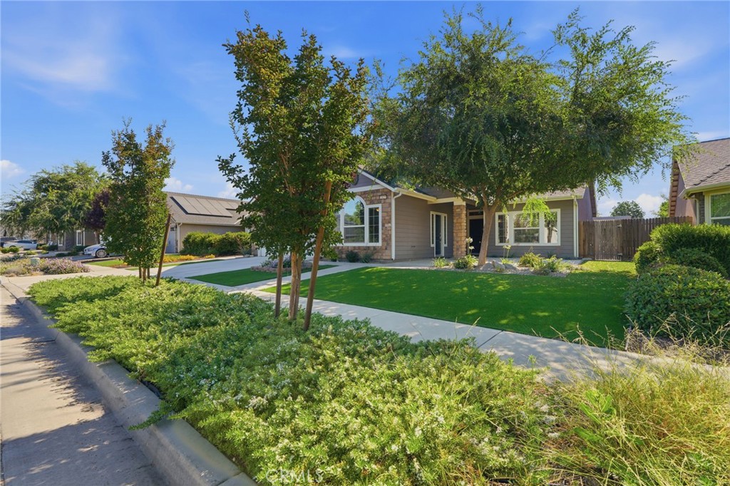 2025 Madeline Dr, Hanford, CA 93230