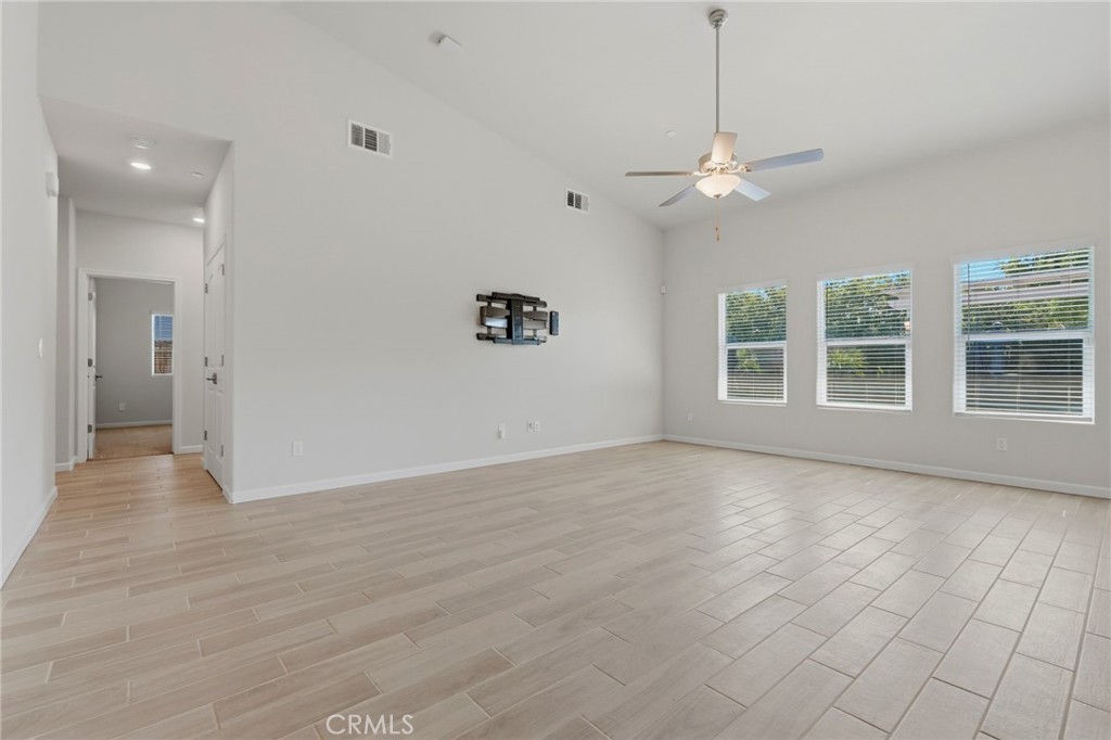 2025 Madeline Dr, Hanford, CA 93230