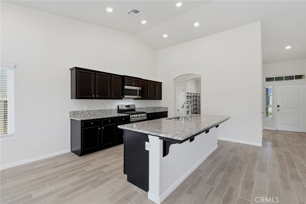 2025 Madeline Dr, Hanford, CA 93230