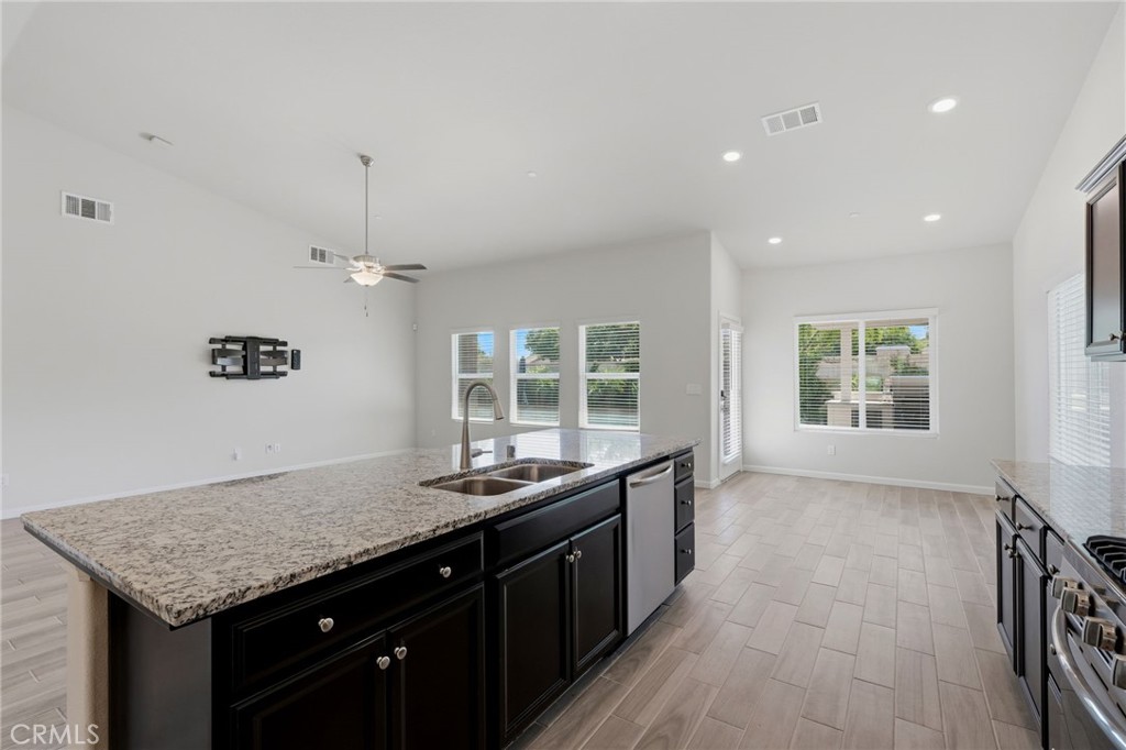 2025 Madeline Dr, Hanford, CA 93230