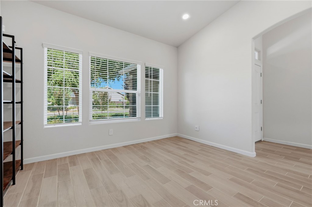 2025 Madeline Dr, Hanford, CA 93230