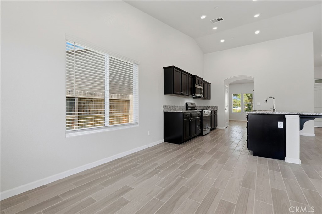 2025 Madeline Dr, Hanford, CA 93230