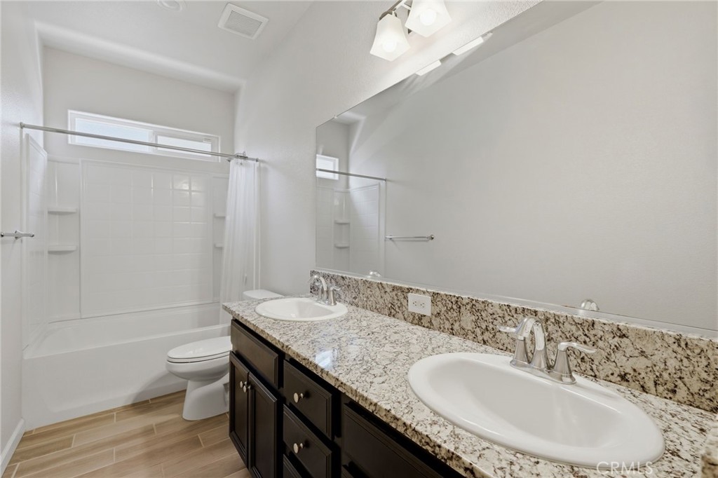 2025 Madeline Dr, Hanford, CA 93230