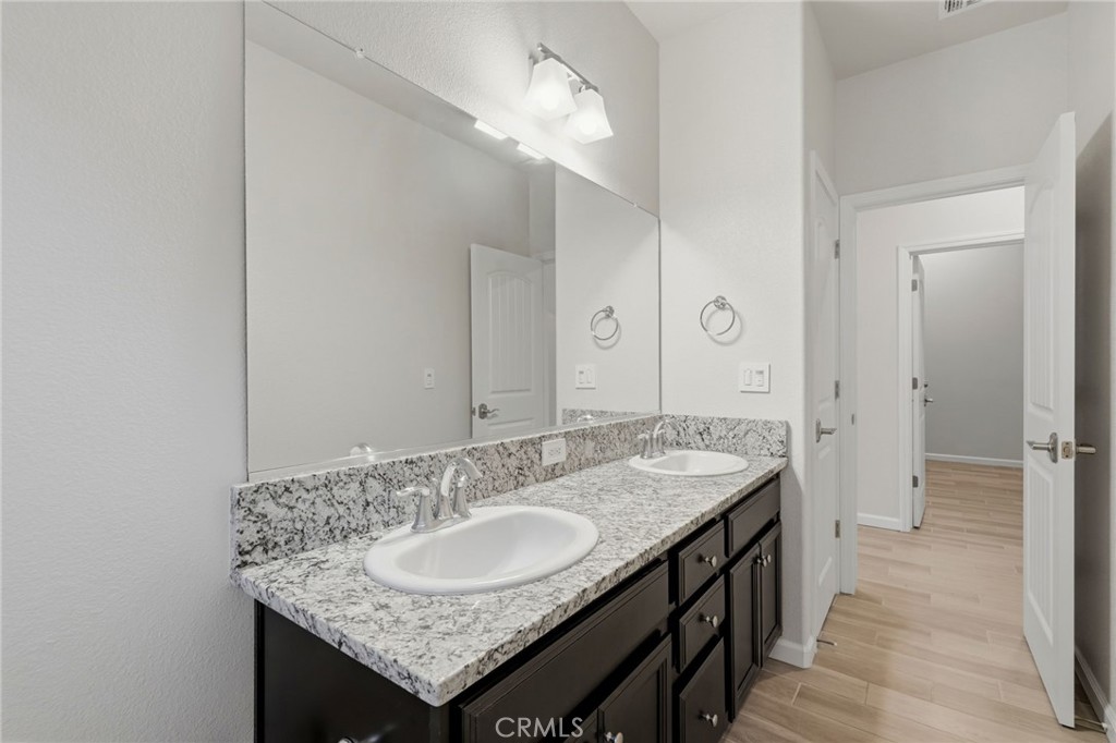 2025 Madeline Dr, Hanford, CA 93230