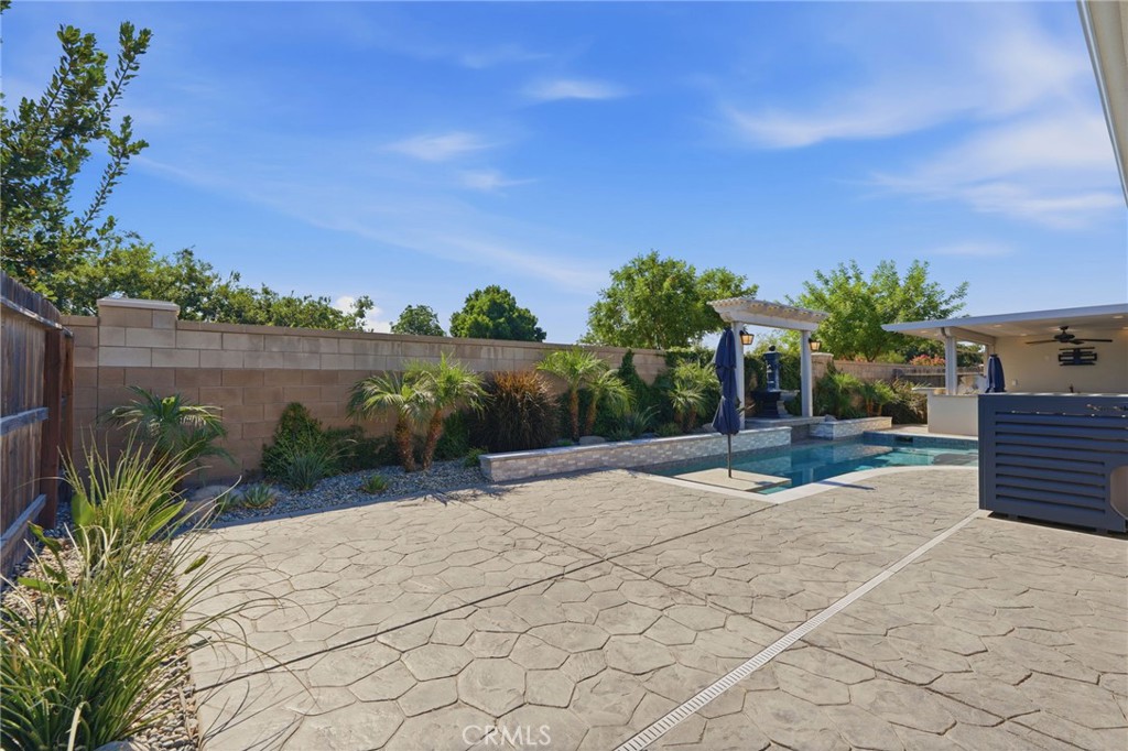 2025 Madeline Dr, Hanford, CA 93230