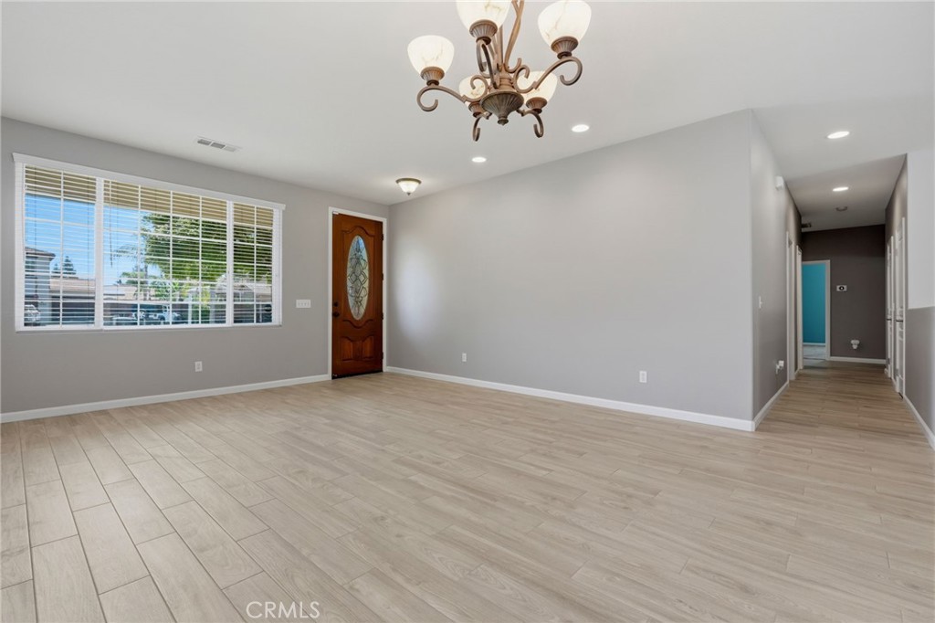 2429 N Oak Grove Ct, Visalia, CA 93291